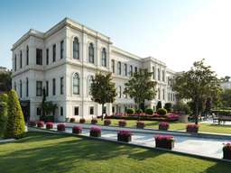 Four Seasons Hotel Istanbul at the Bosphorus Image 4