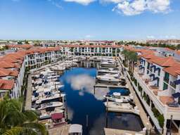 Naples Bay Resort and Marina Image 7