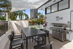 Ultra Broadbeach Image 7