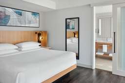 Delta Hotels by Marriott Toronto Image 7