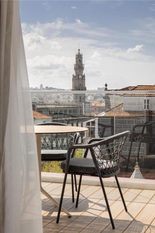 Wine & Books Porto Hotel