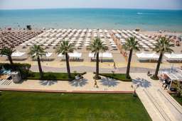 Premium Beach Hotel Image 4
