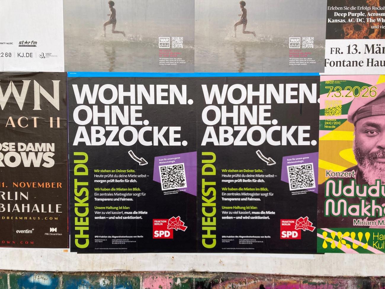 Photo of posters for a campaign by the Socio-Democratic Party to encourage tenants to check whether their rents comply with current regulations