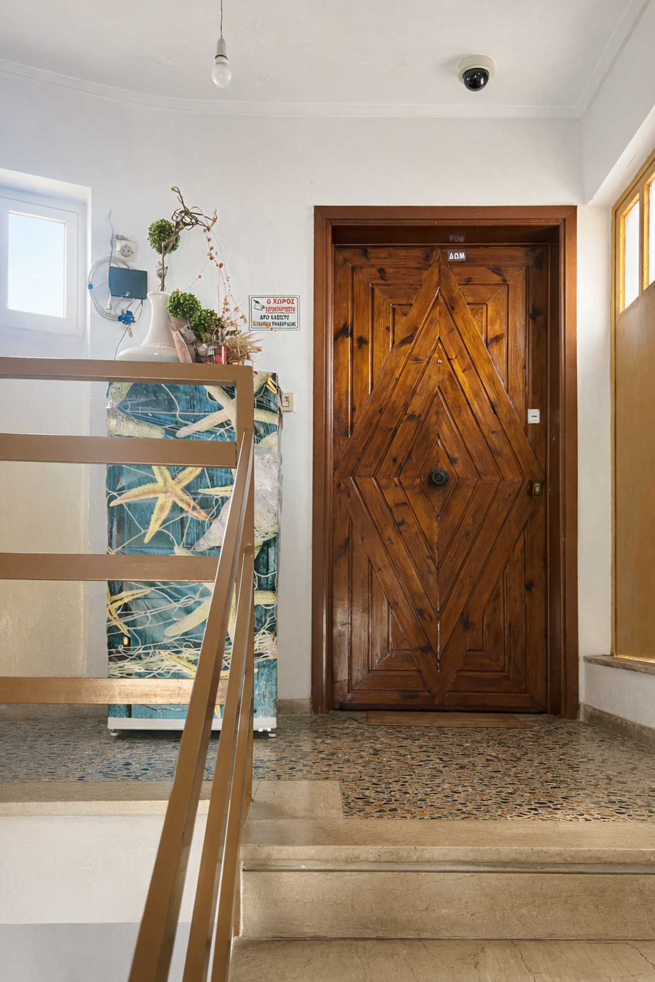 The "private" entrance to doma next to the entrance for the rest of the neighbours. 