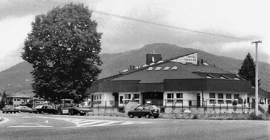 Eroplán na začátku 90. let po dostavbě hotelu