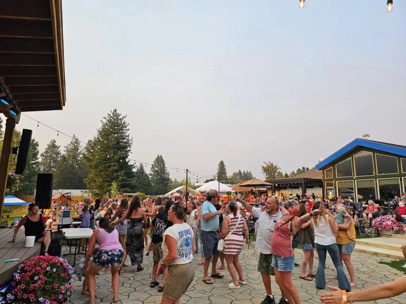 Crowds Dance to Jam Shack