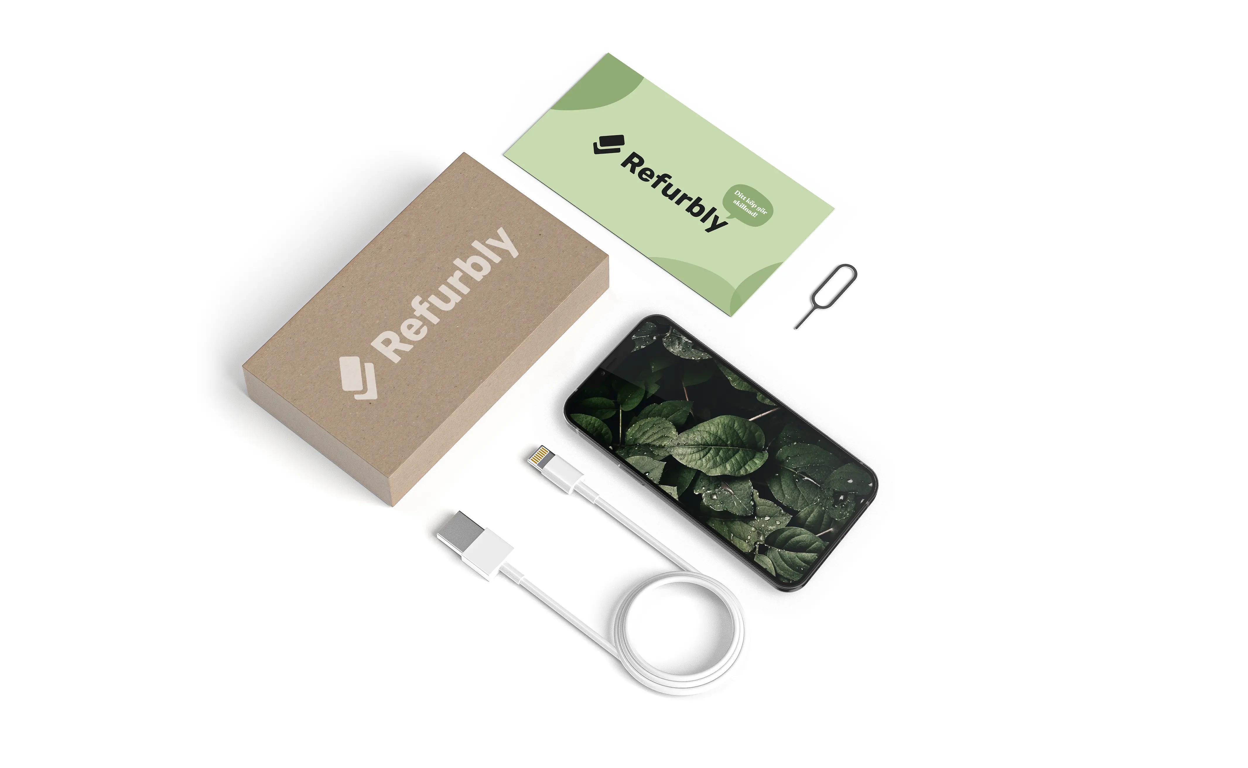 Refurbly-lådans innehåll med iPhone 13