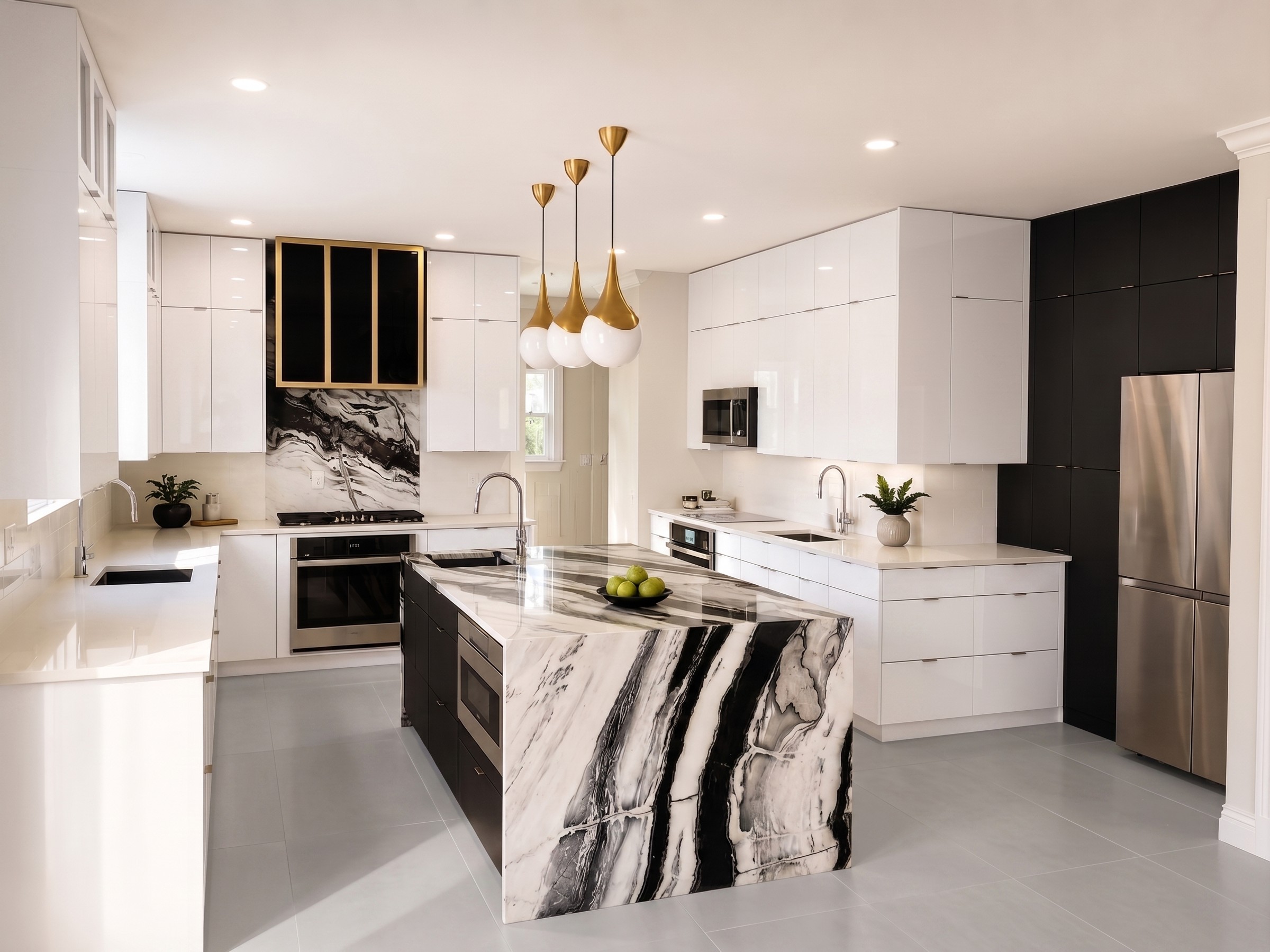 High Gloss, Deep Contrast kitchen