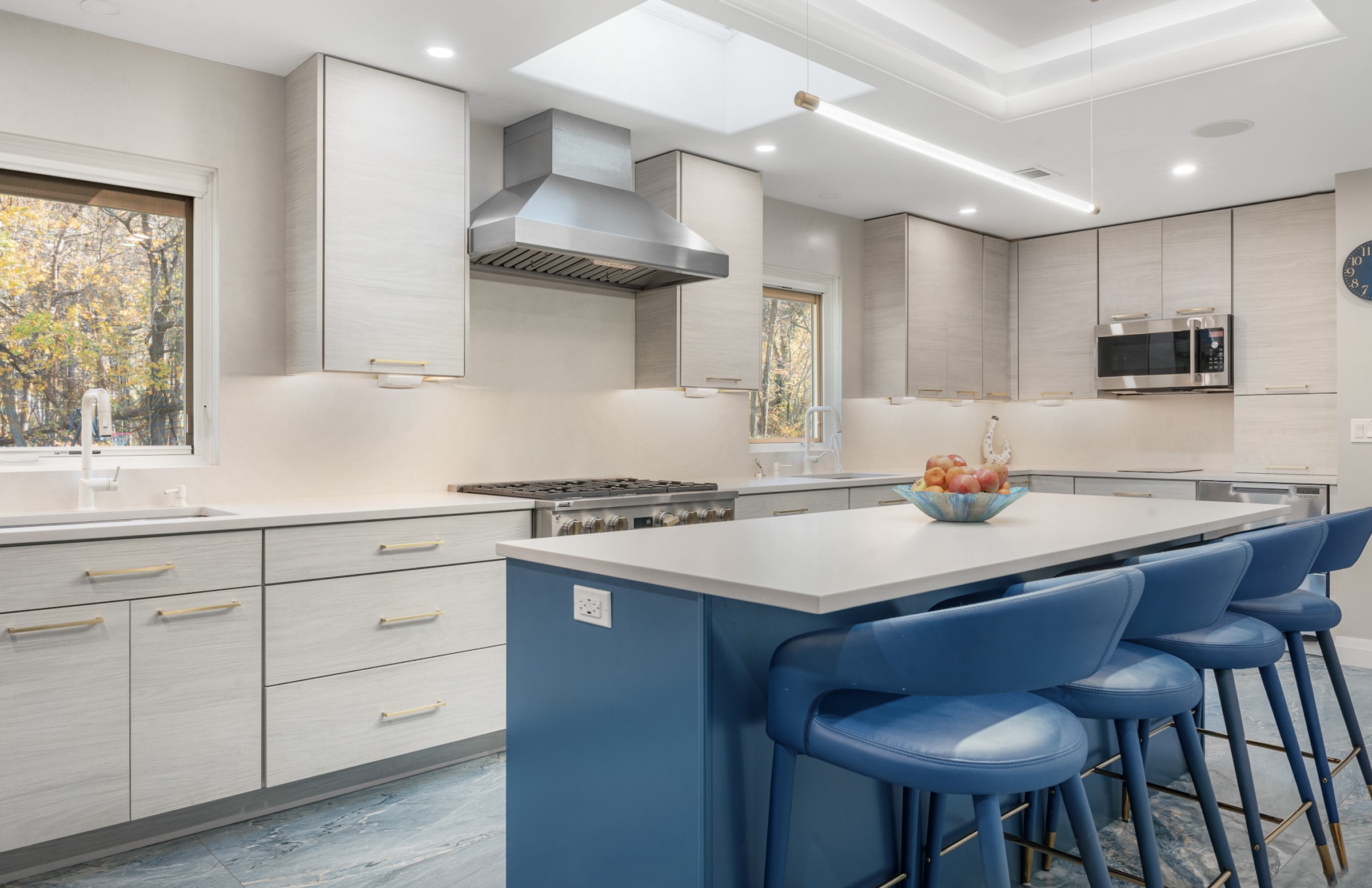 Blue, Balanced kitchen