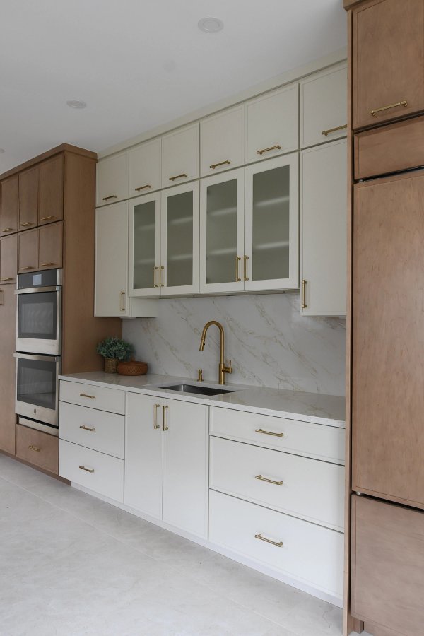 Kemper Huck Door in Steam & Coastline Finish
