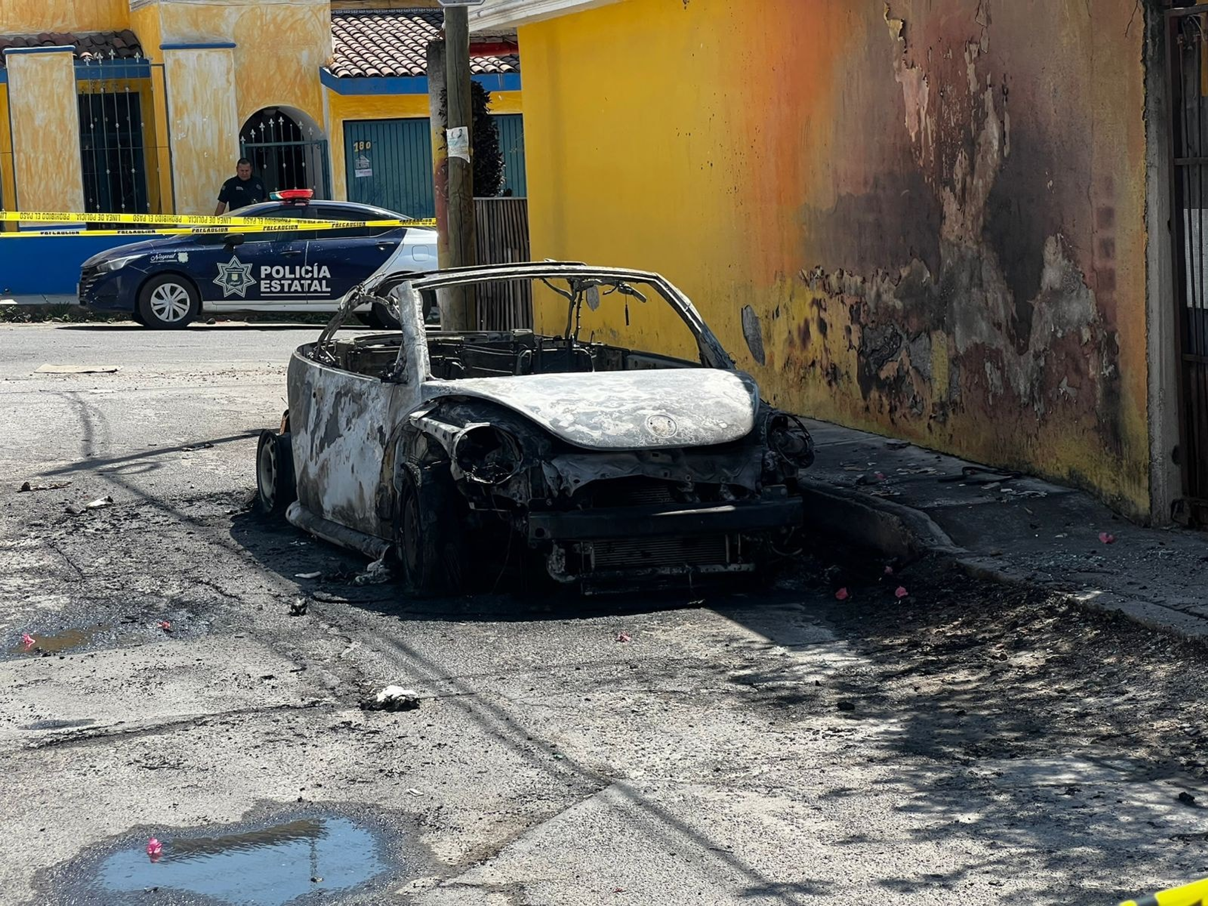 CARRO QUEMADO EN TEPIC