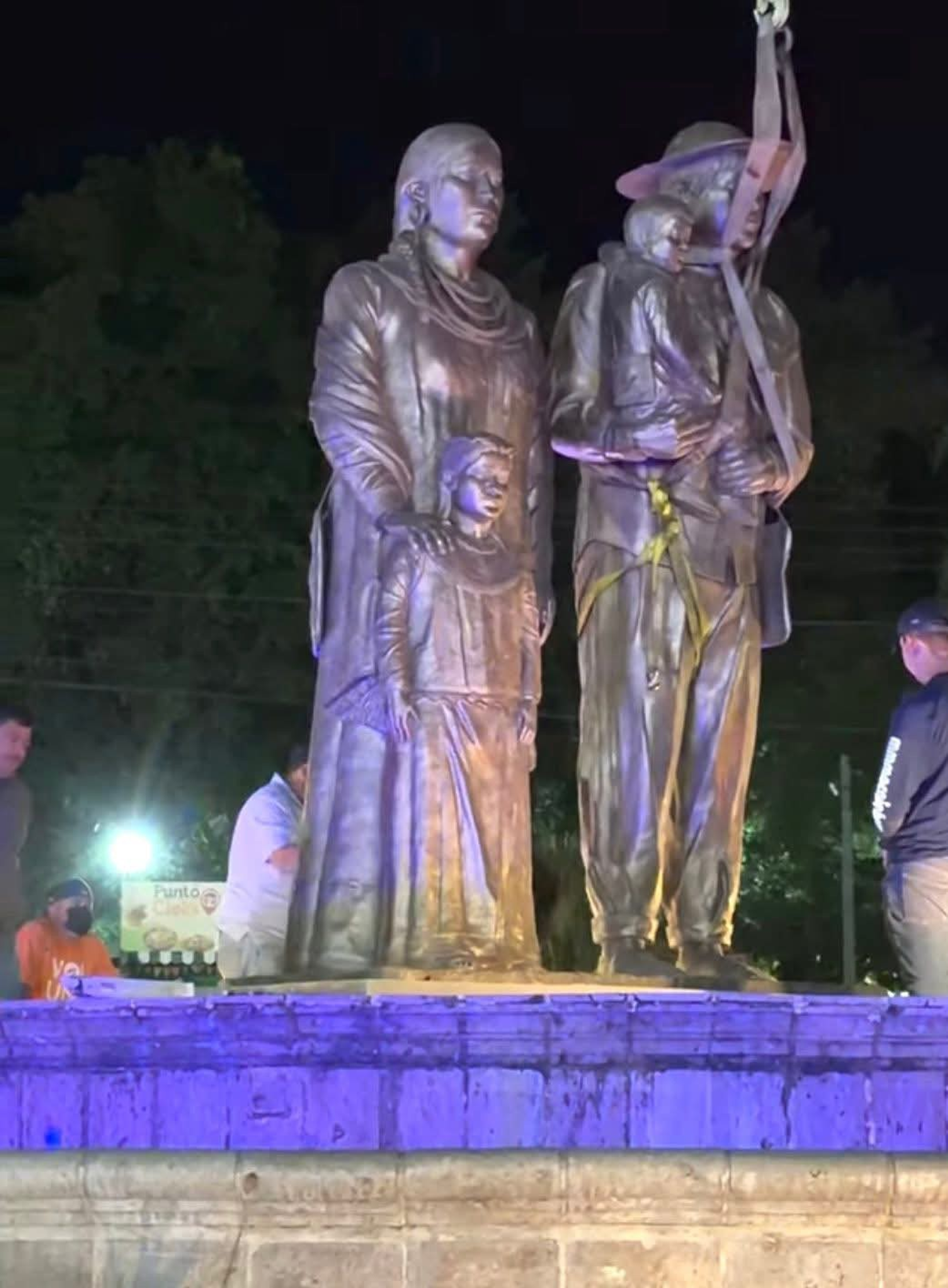 nueva escultura en glorieta tepic 