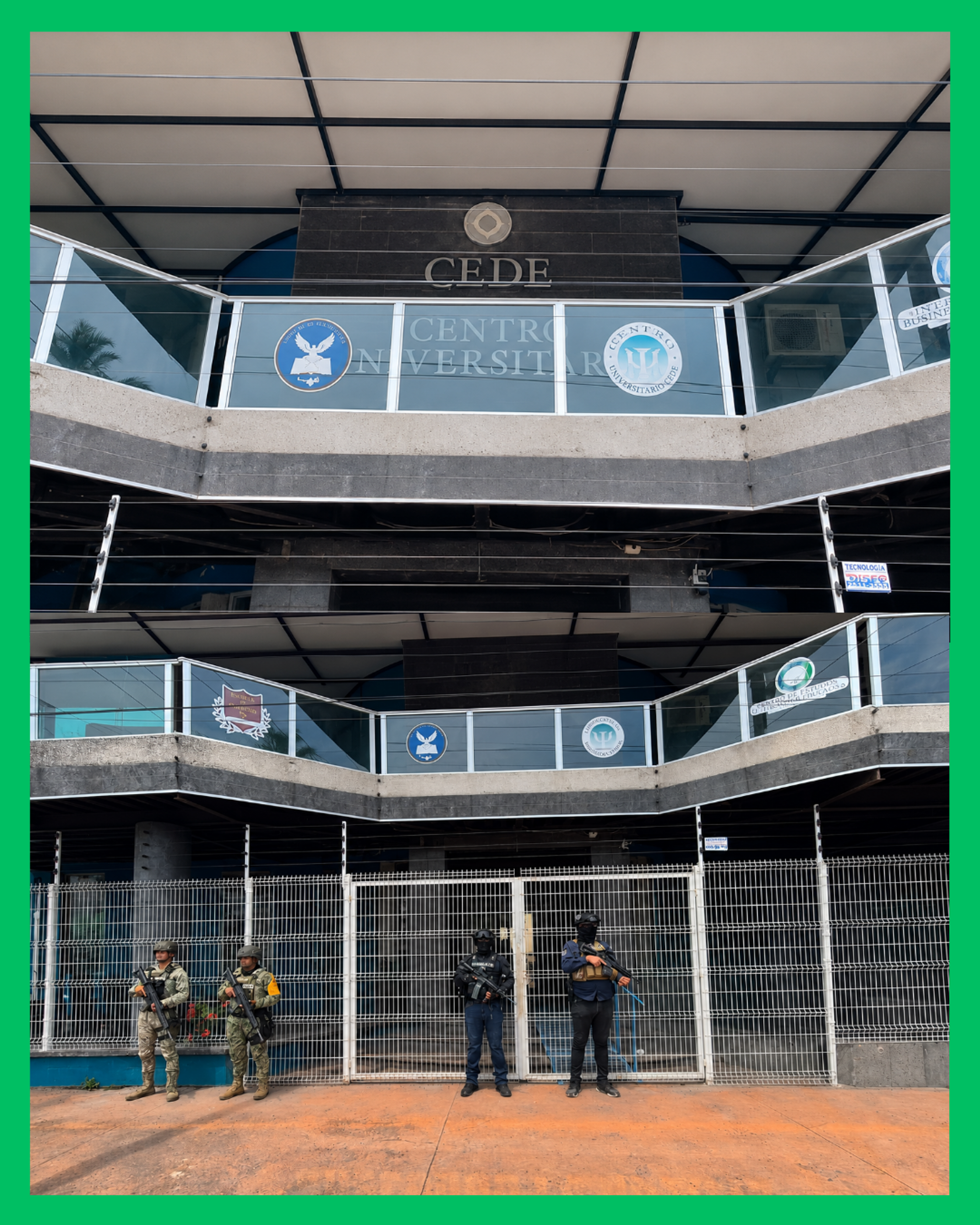  ¡FISCALÍA REALIZA CATEO EN EDIFICIO ABANDONADO SOBRE AVENIDA INSURGENTES EN TEPIC!