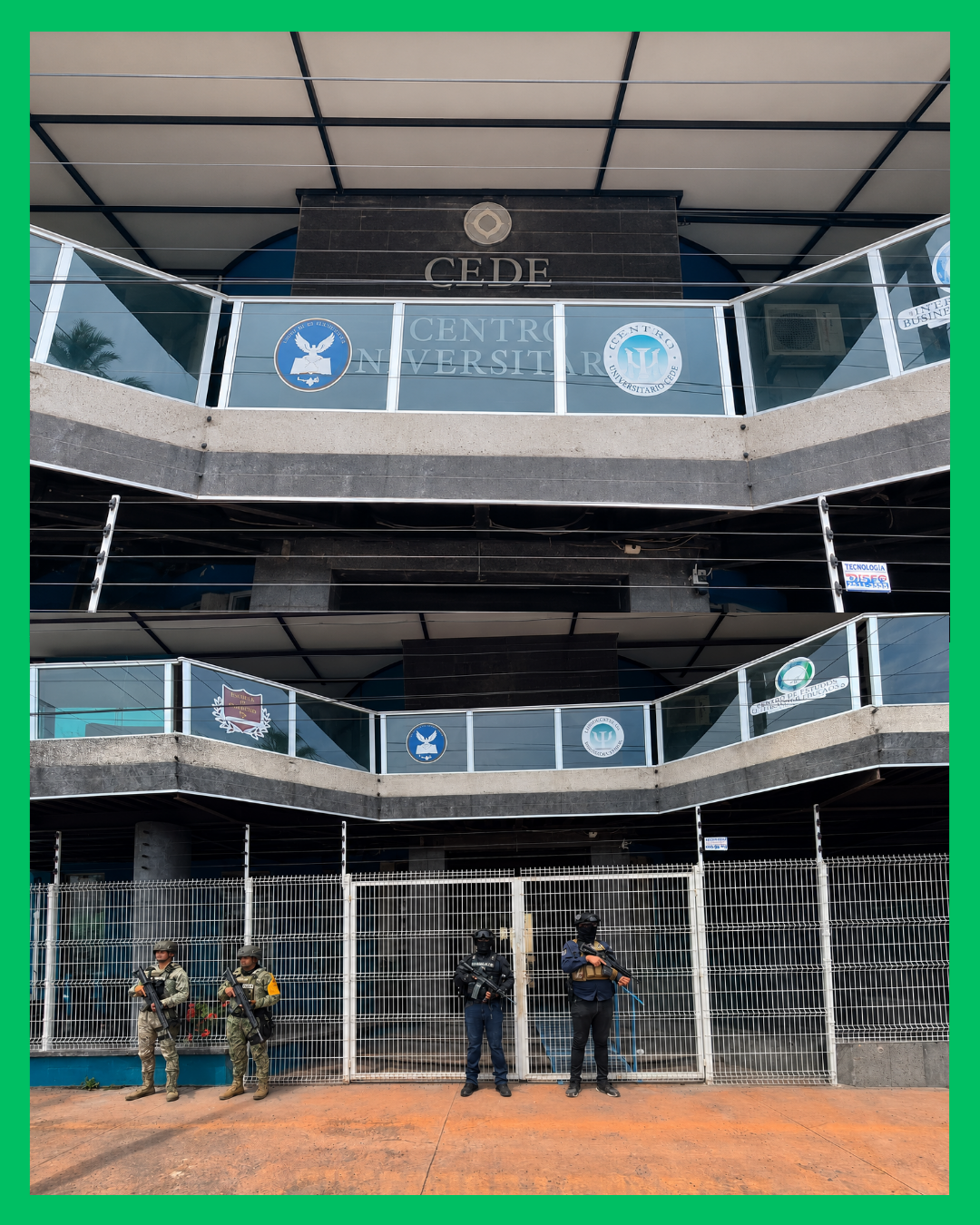 ¡FISCALÍA REALIZA CATEO EN EDIFICIO ABANDONADO SOBRE AVENIDA INSURGENTES EN TEPIC!