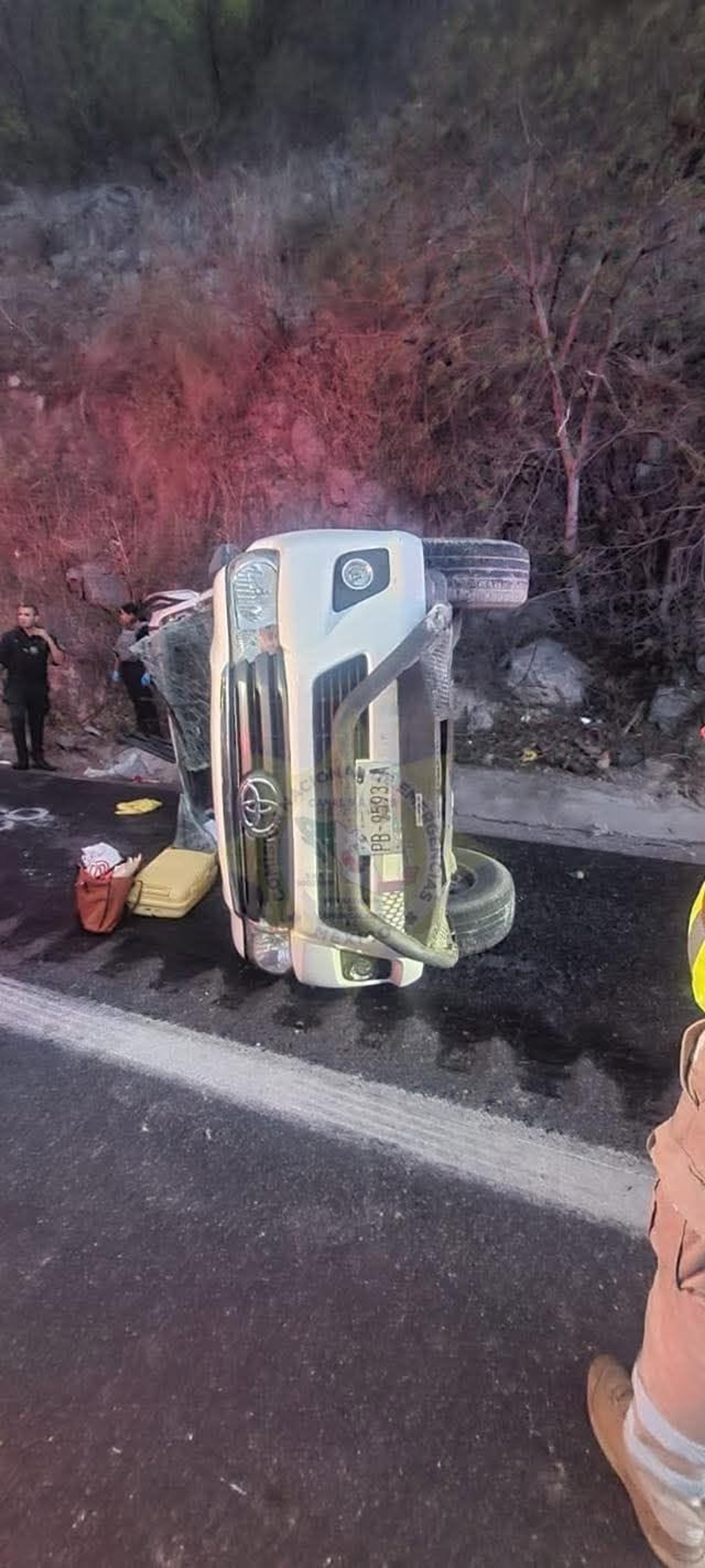 VOLCADURA EN LA AUTOPISTA TEPIC–GUADALAJARA PROVOCA AFECTACIONES VIALES EN PLAN DE BARRANCAS 