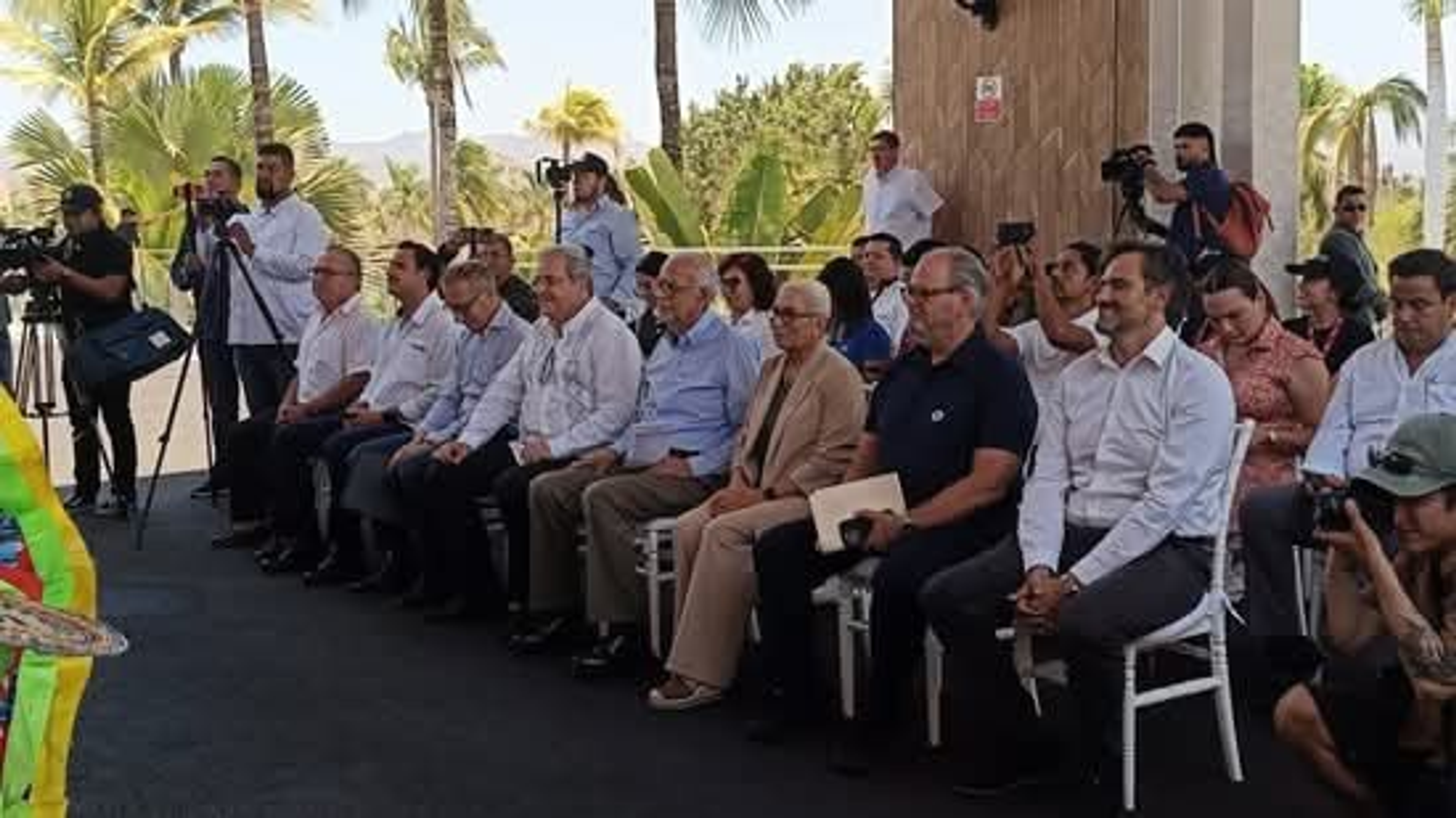 GOBERNADOR DE NAYARIT “BLINDA” VISITA A BAHÍA DE BANDERAS Y EXCLUYEN A PRENSA LOCAL
