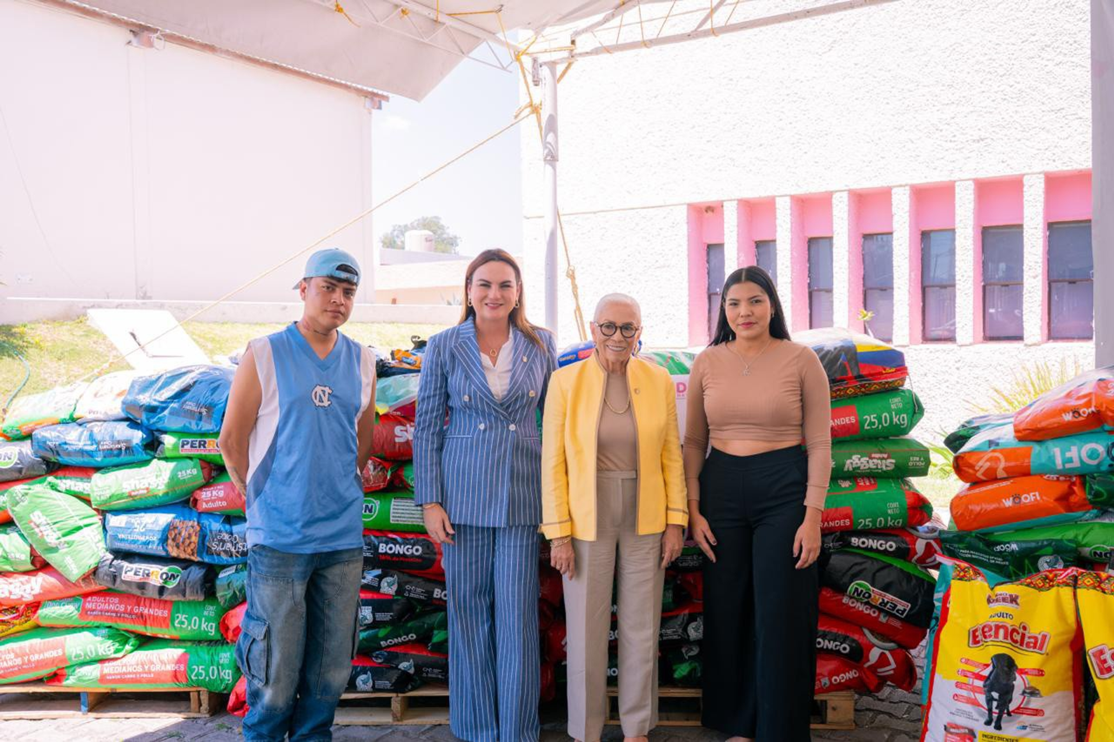 AMOR QUE ALIMENTA: 16 TONELADAS DE ESPERANZA PARA LOS LOMITOS DE NAYARIT