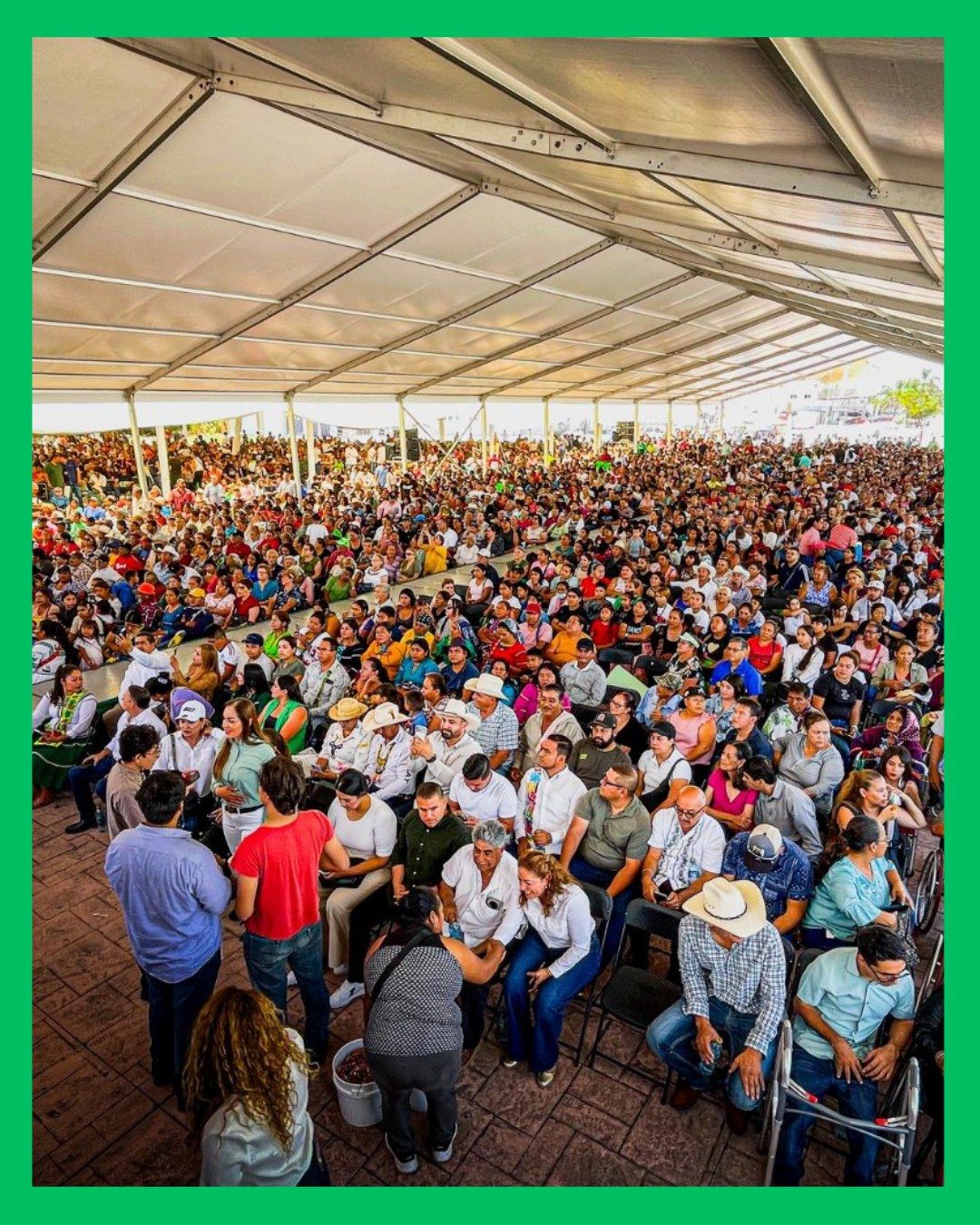 🚨👥 MILES DE PERSONAS SE REÚNEN EN LA EXPLANADA DE LA FERIA PARA ASAMBLEA DE JASMÍN BUGARÍN