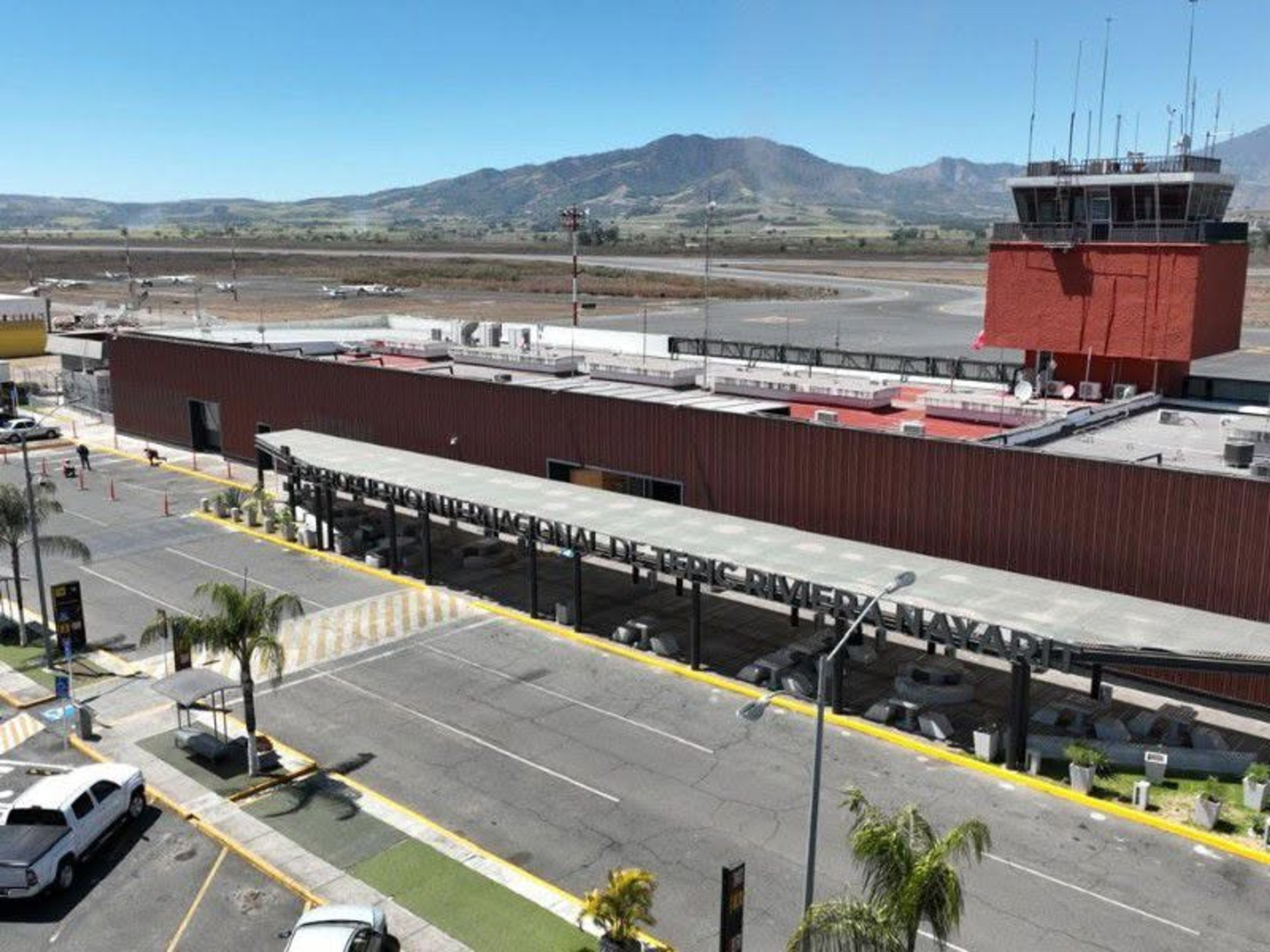 SOLO TAXIS CON CONCESIÓN FEDERAL PUEDEN RECOGER PASAJEROS EN EL AEROPUERTO DE TEPIC
