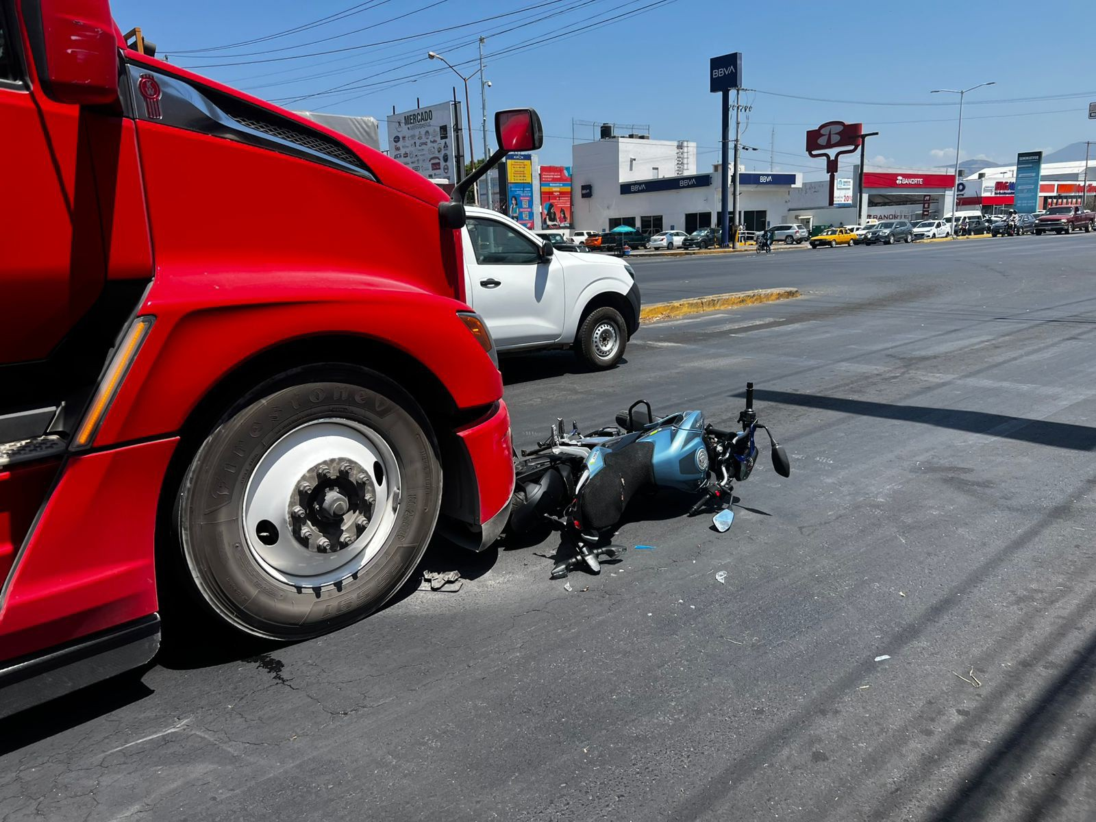 CHOQUE POR ALCANCE EN AVENIDA TECNOLÓGICO EN TEPIC