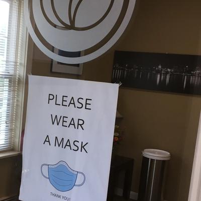 Sign, "Please wear a mask."