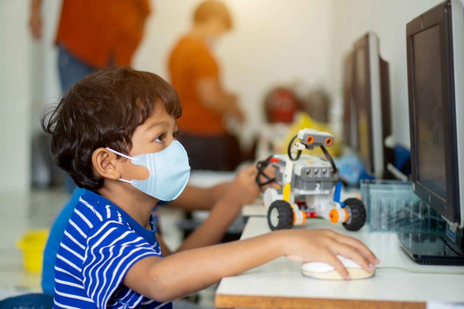 Coding and Robotics Camps for Kids: A Gateway to Future Tech Innovators