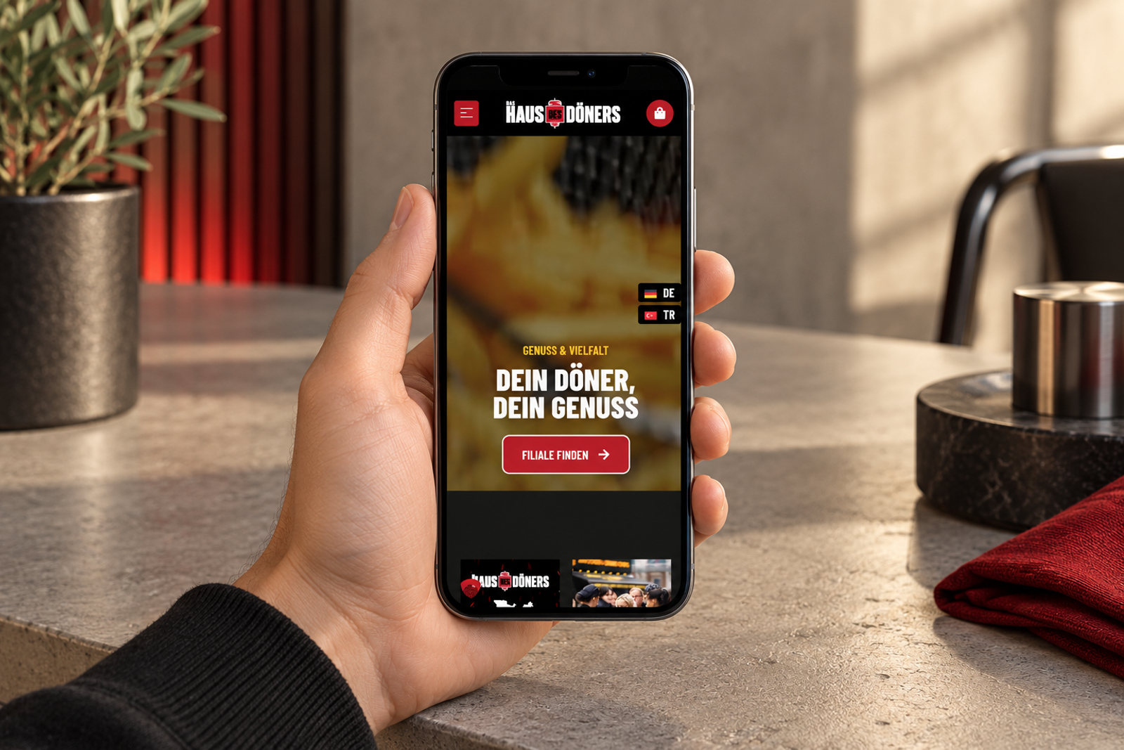 HAUS DES DÖNERS: Mobile Startseite auf einem Smartphone