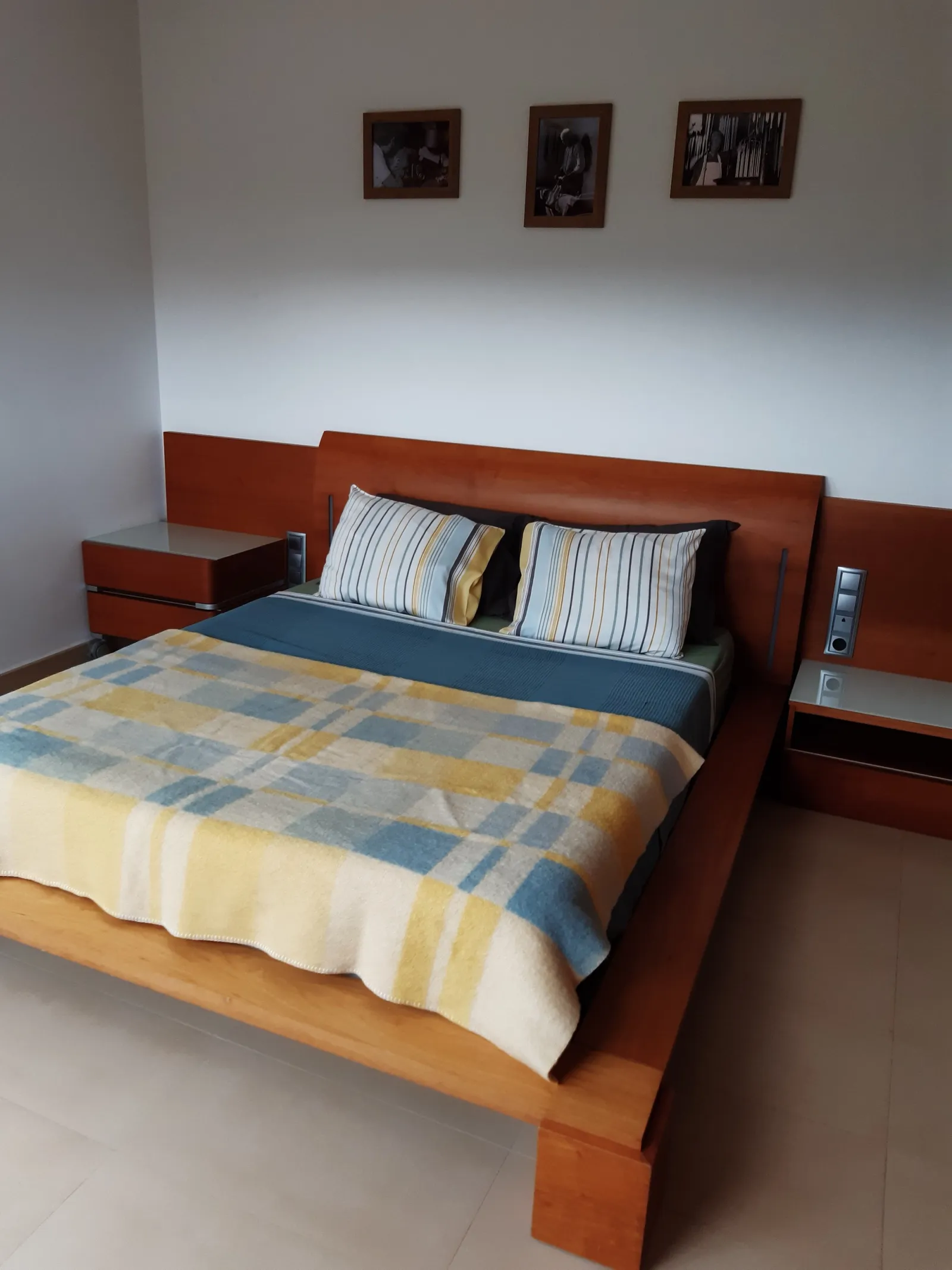 SCINLO room with bed