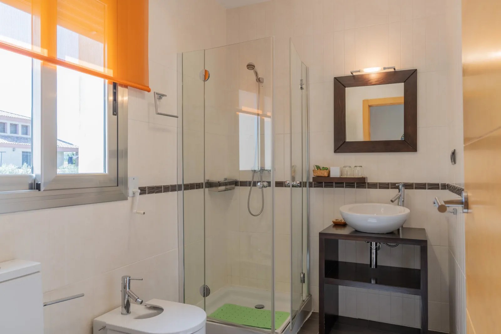 Image of the room's bathroom