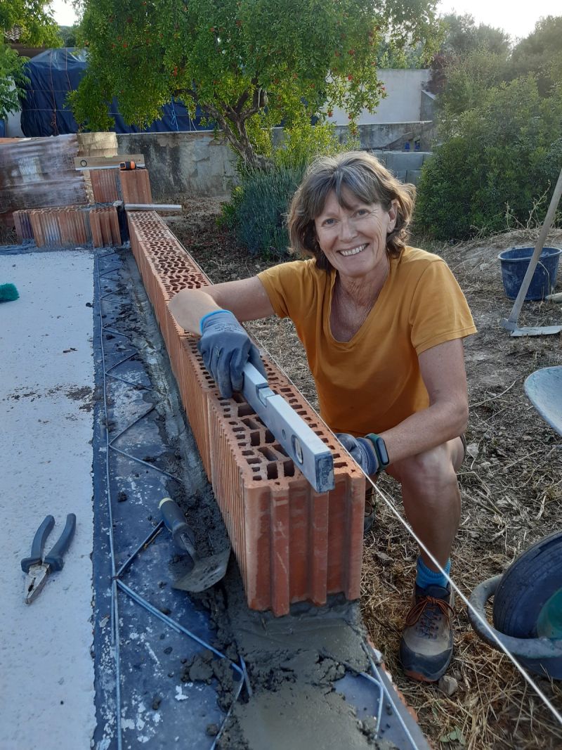 Cecilia trabajando en la biocasa