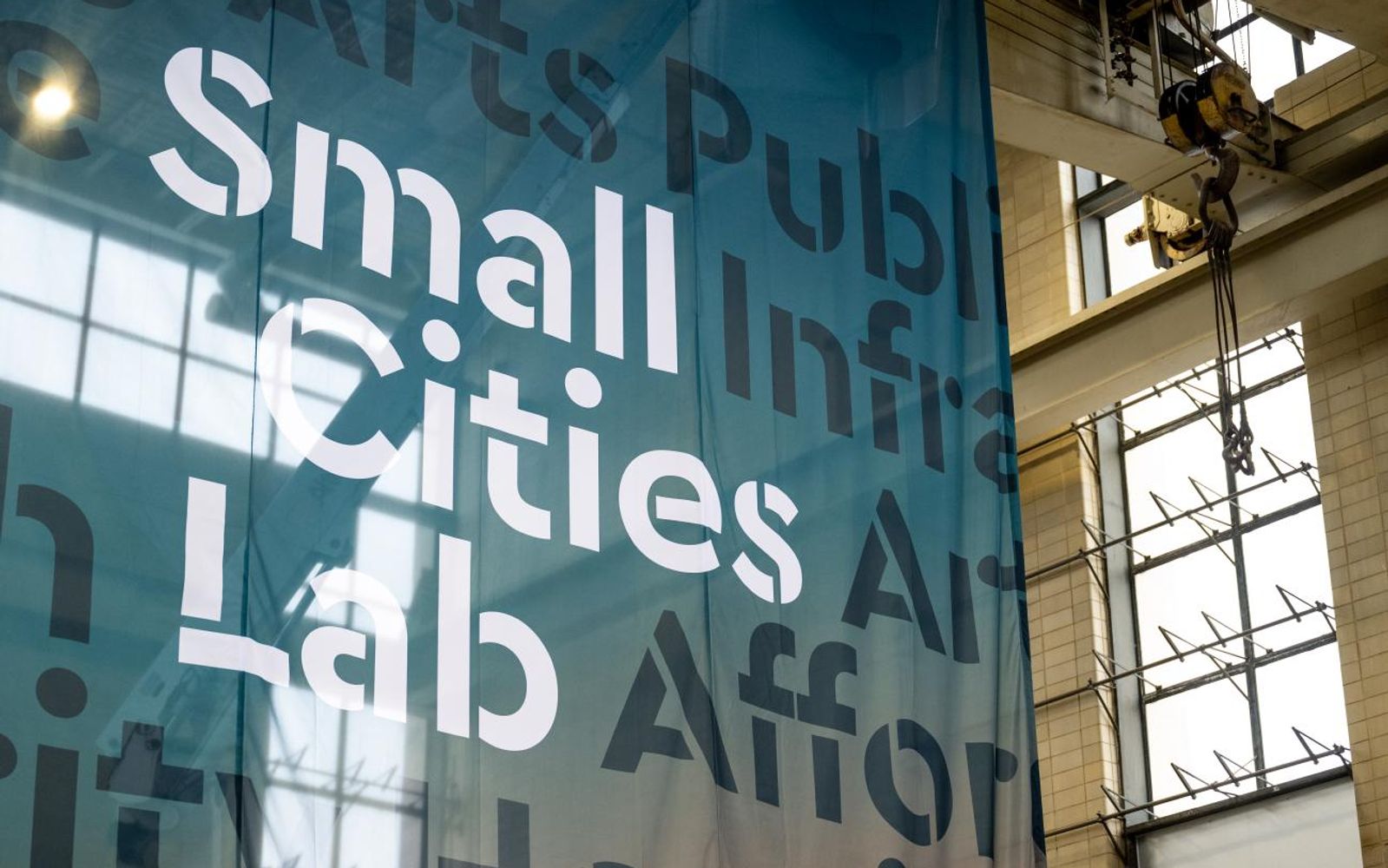 Cover image for Small Cities, Big Problems