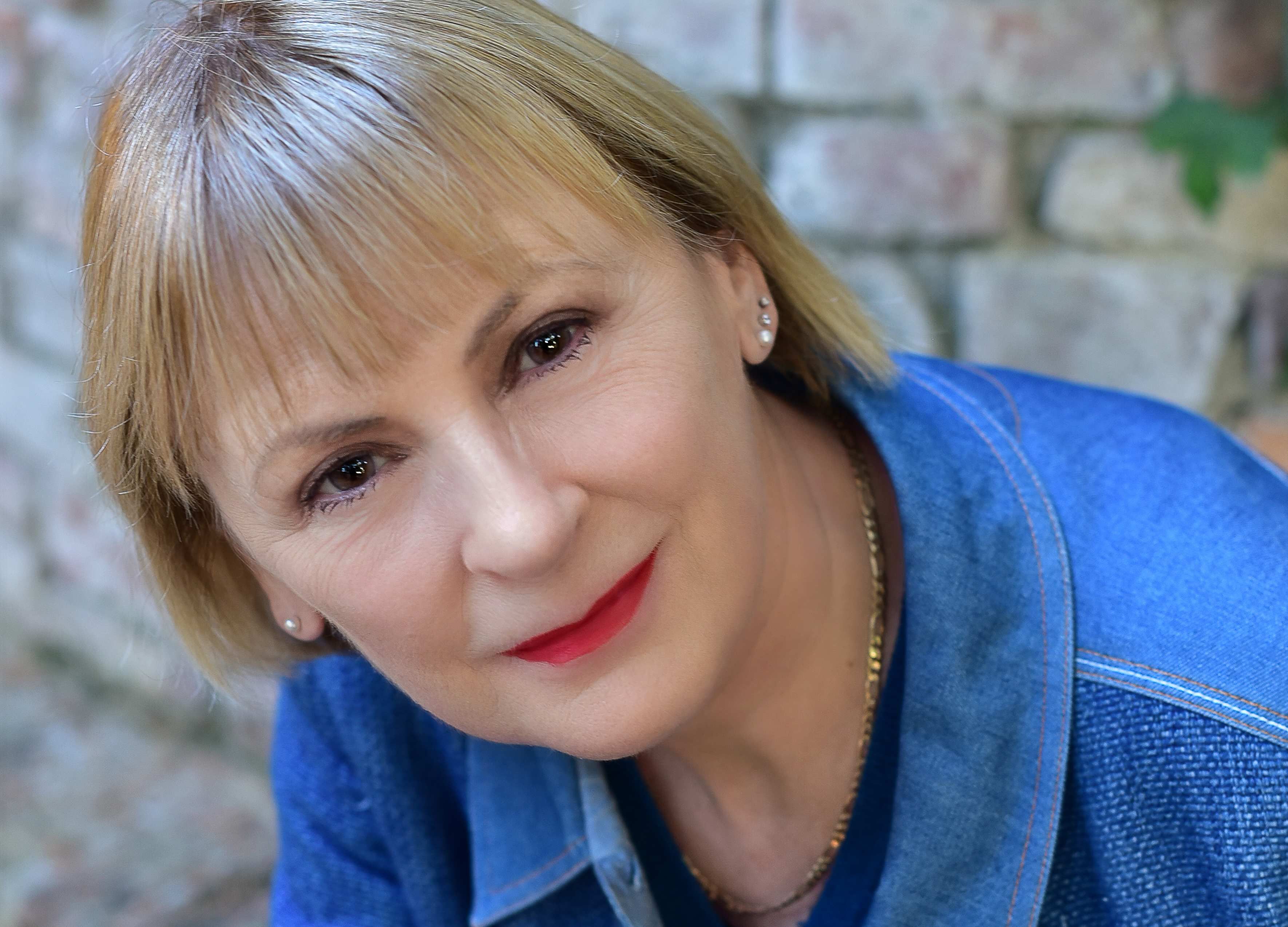 Photo of Lindsay now as she thinks back on life as a single parent