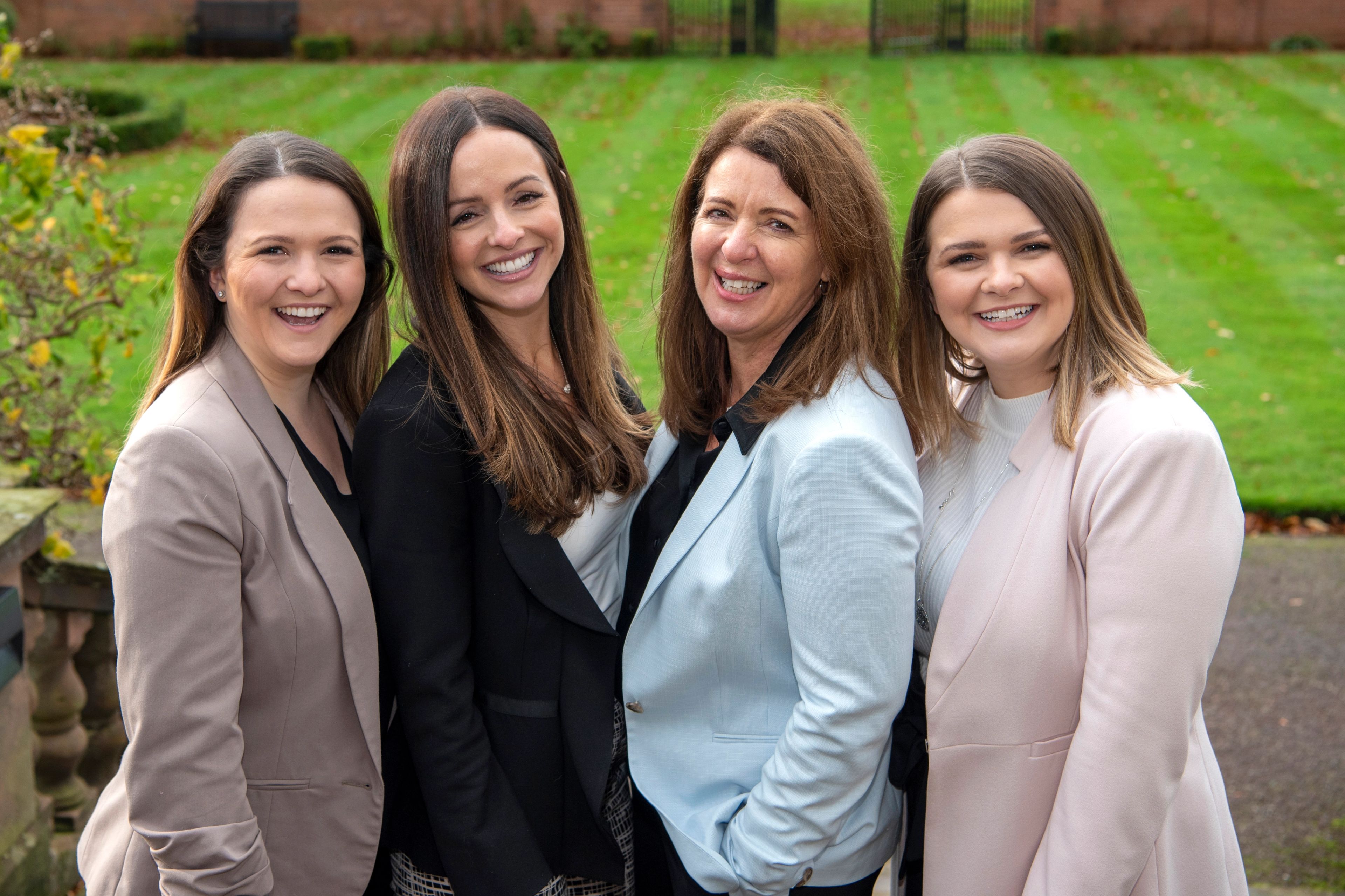 Image of Jane Gow with her daughters