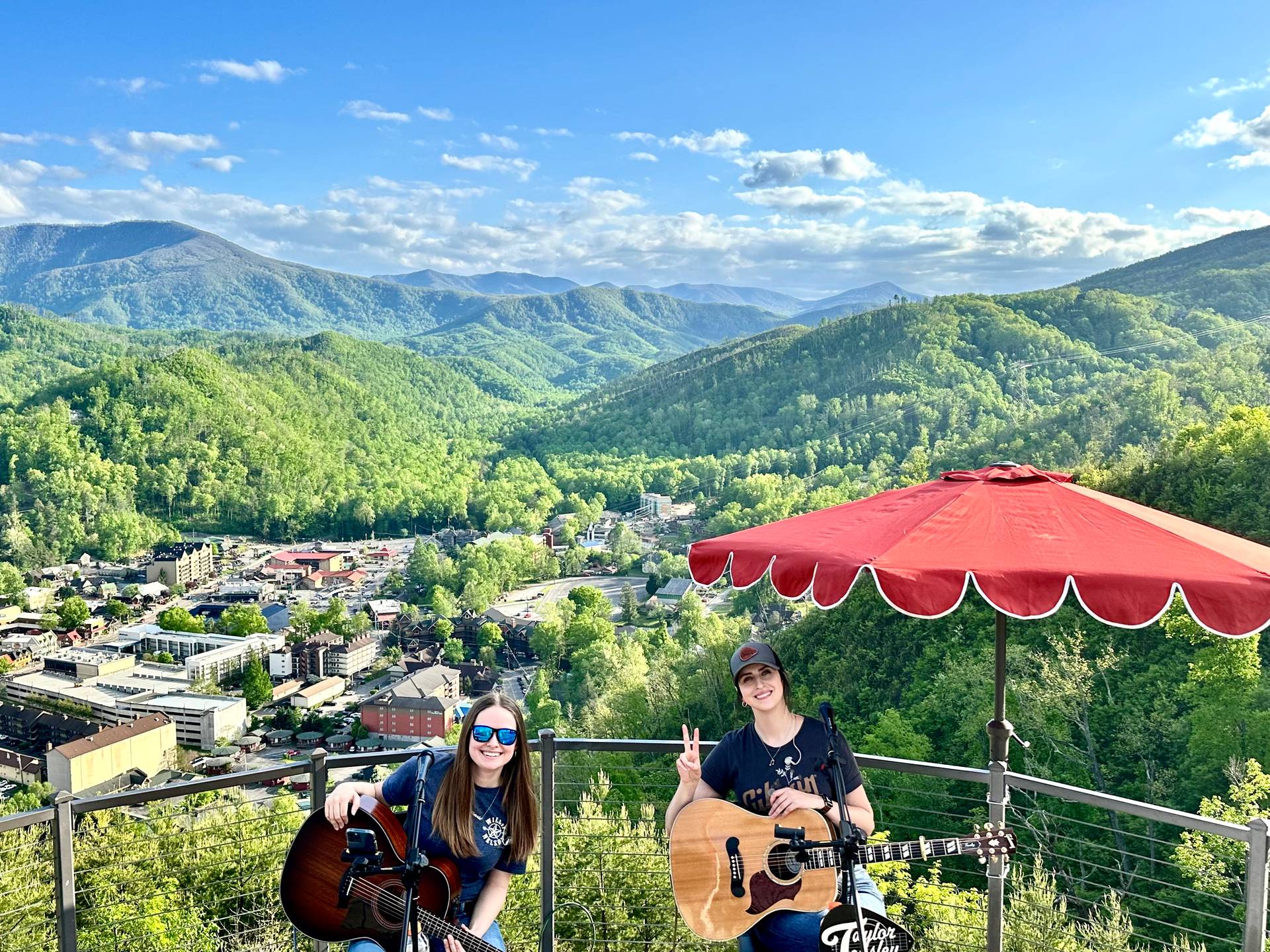 taylor teasley and tori hughes