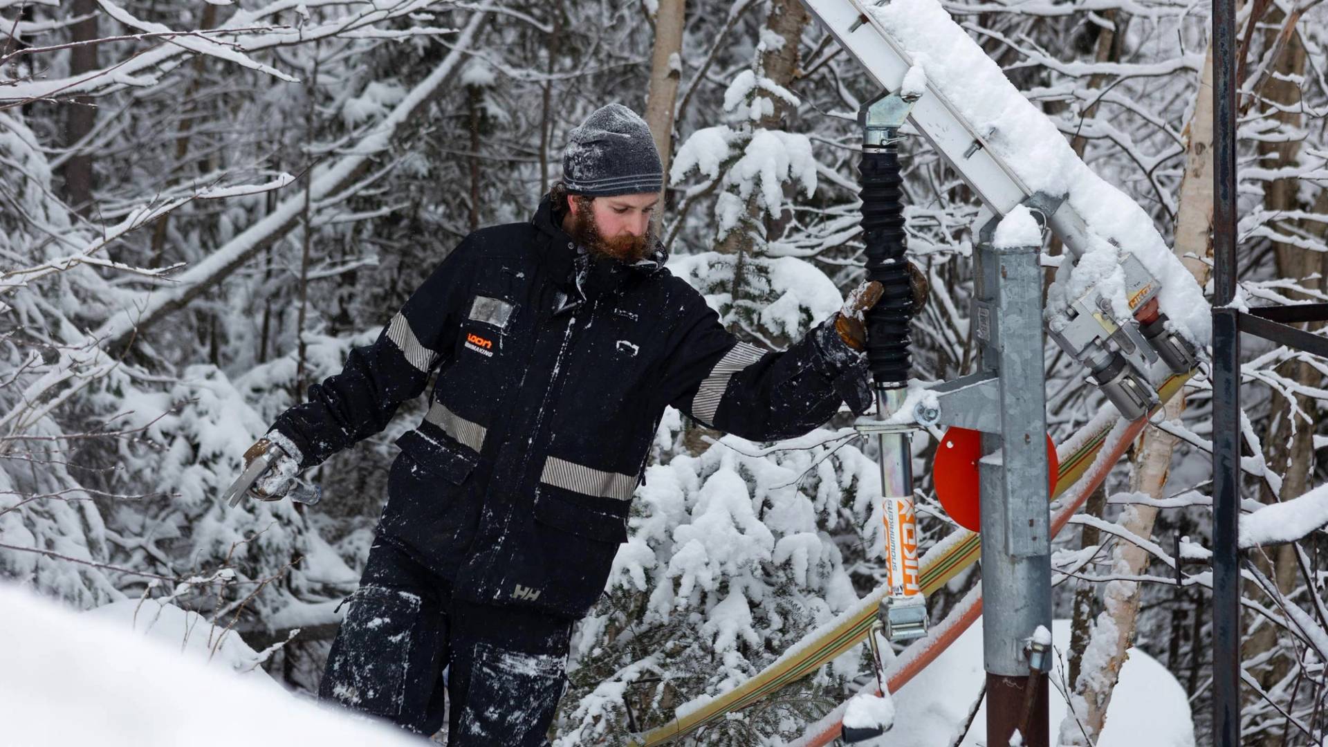 snowmaker checking gun