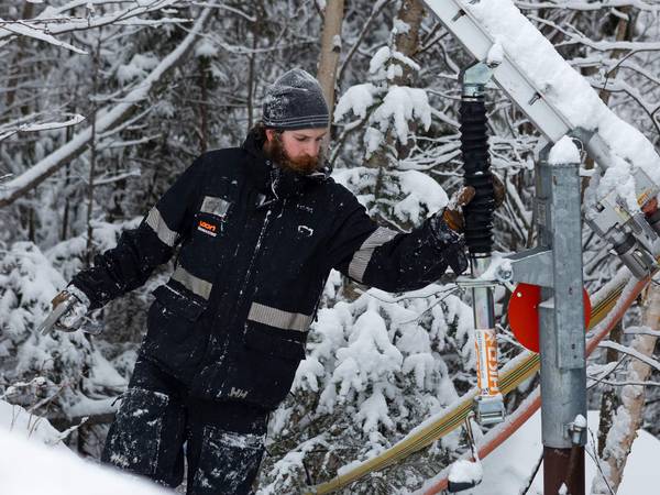 Snowmaker working on snowmaking hydrant