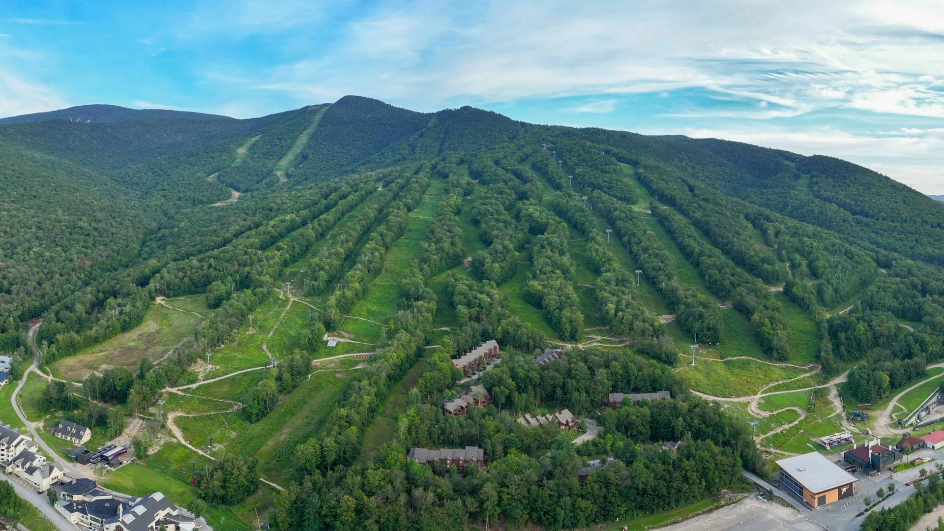 summer drone picture of Loon Mountain Resort