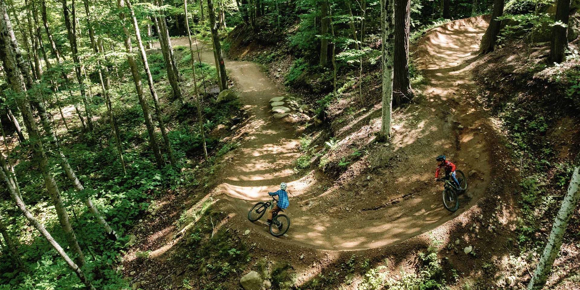 Bikers riding towards Kanc 8
