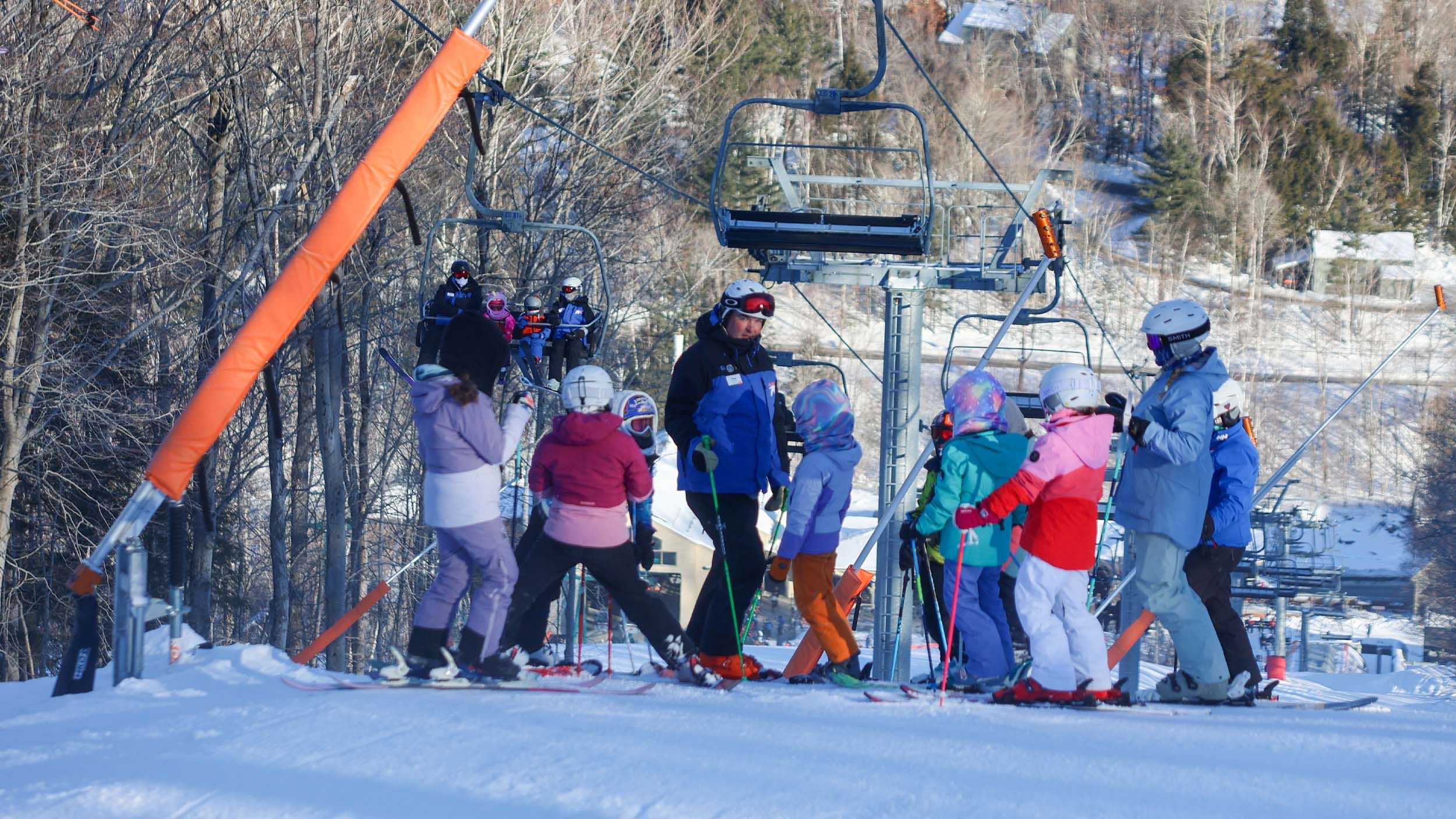 group of kids ages 7-13 in a ski lesson at Loon Mountain