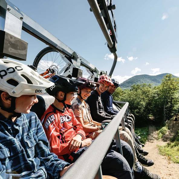 Group of mountain bikers riding the Kanc 8 high-speed lift