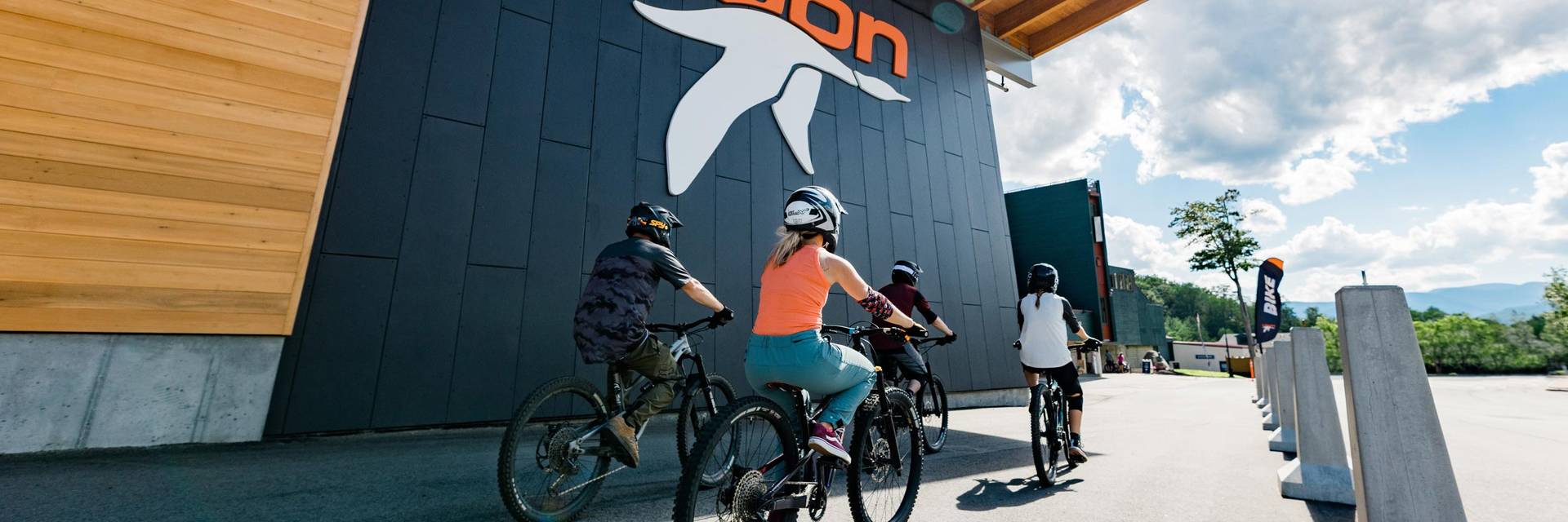 Bikers in front of Kanc 8