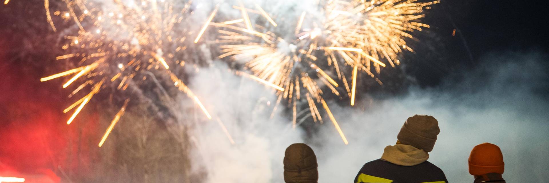 Torchlight Parade Fireworks Kanc 8 Loon