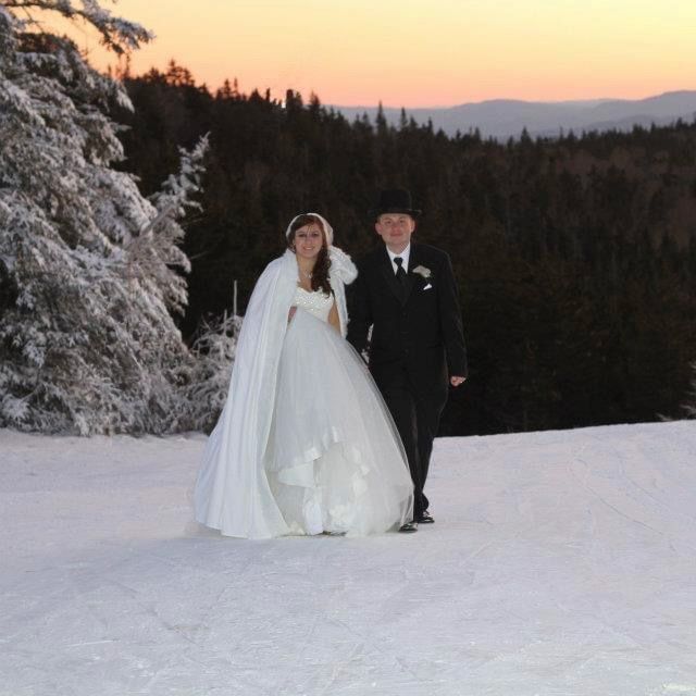 wedding photo of couple in winter scene atop Loon Mountain