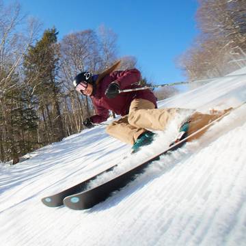 Advanced female skier on steep ski trail at Loon Mountain Resort