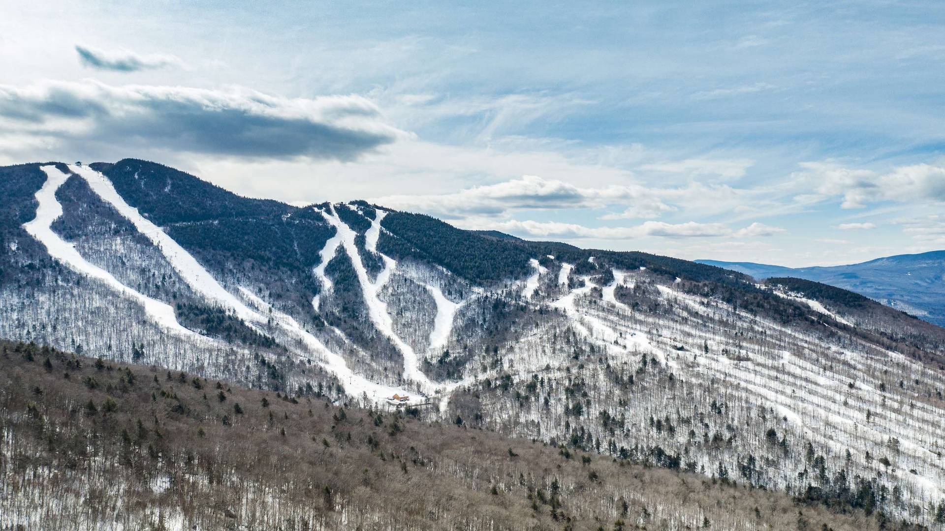 Loon Mountain winter ski trails and base area