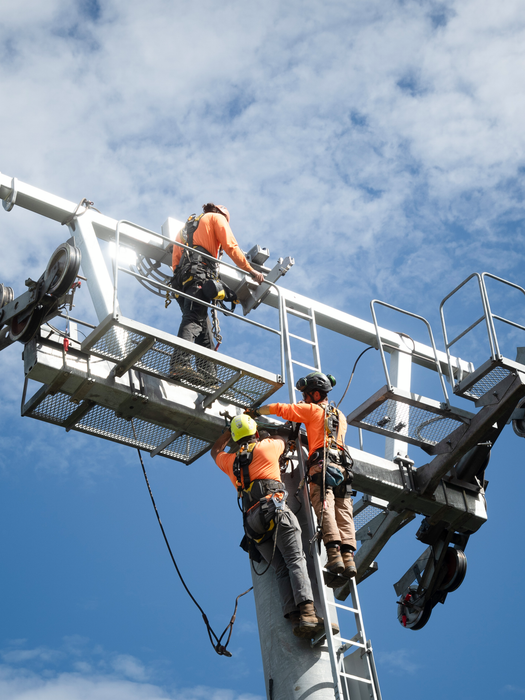 Dopplemayr crews secure the crossbars
