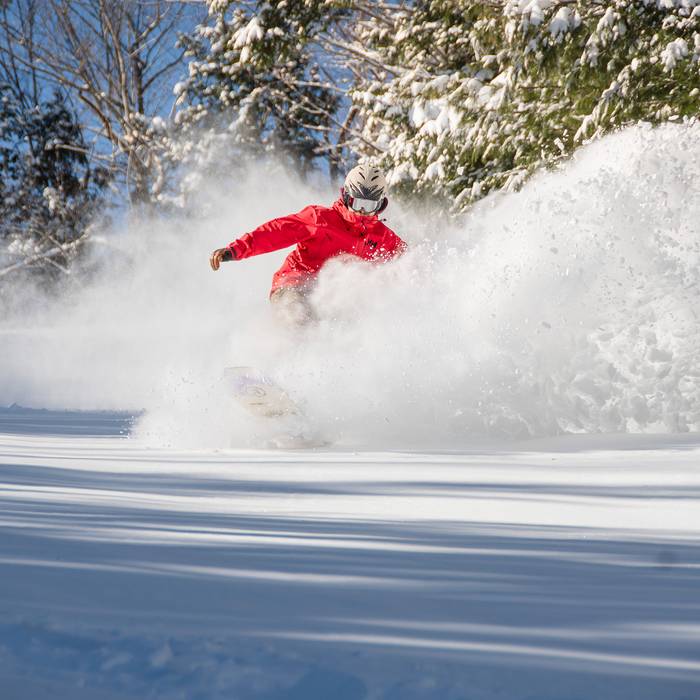 snowboarder kicking up freshies