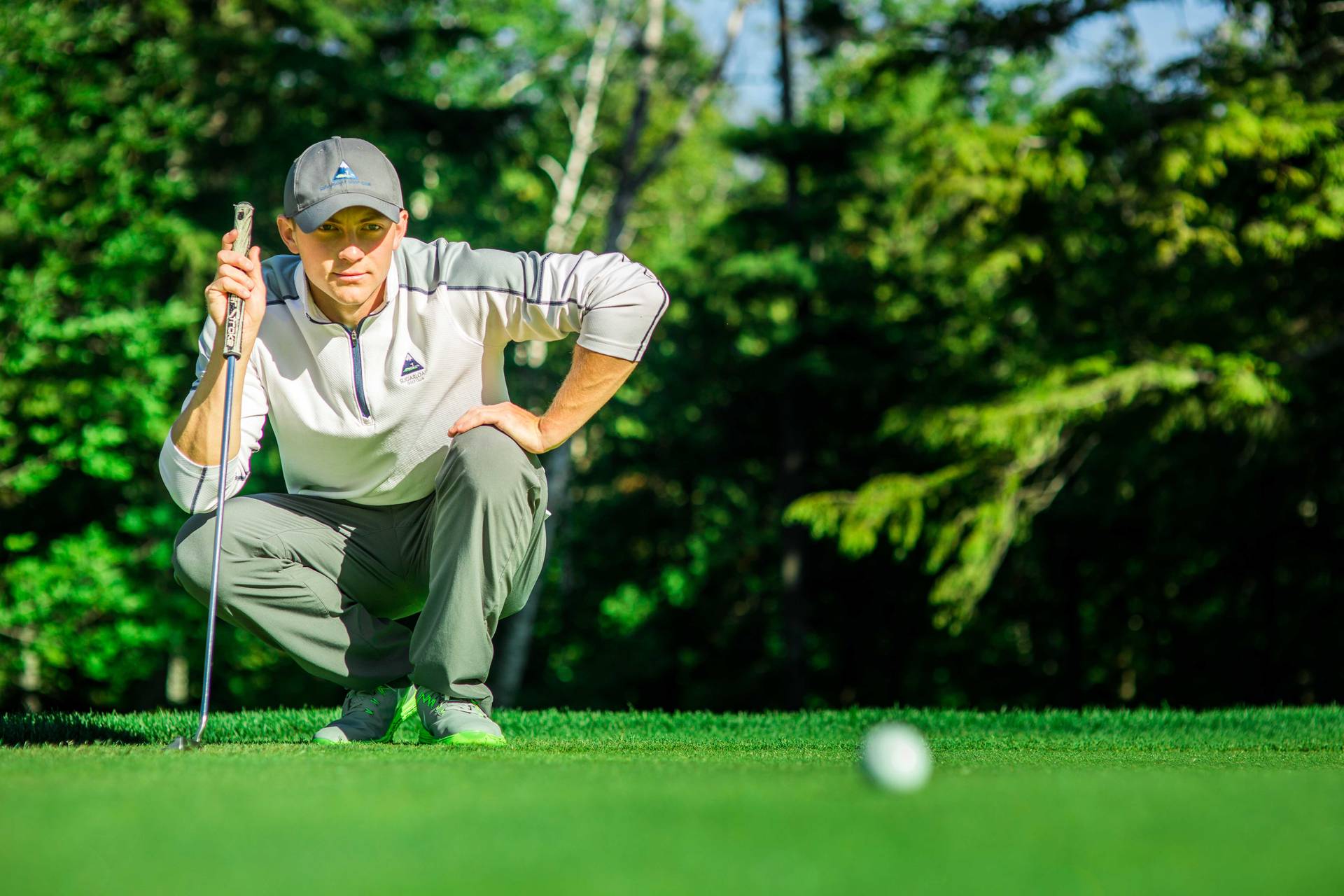 golfer eyeing ball