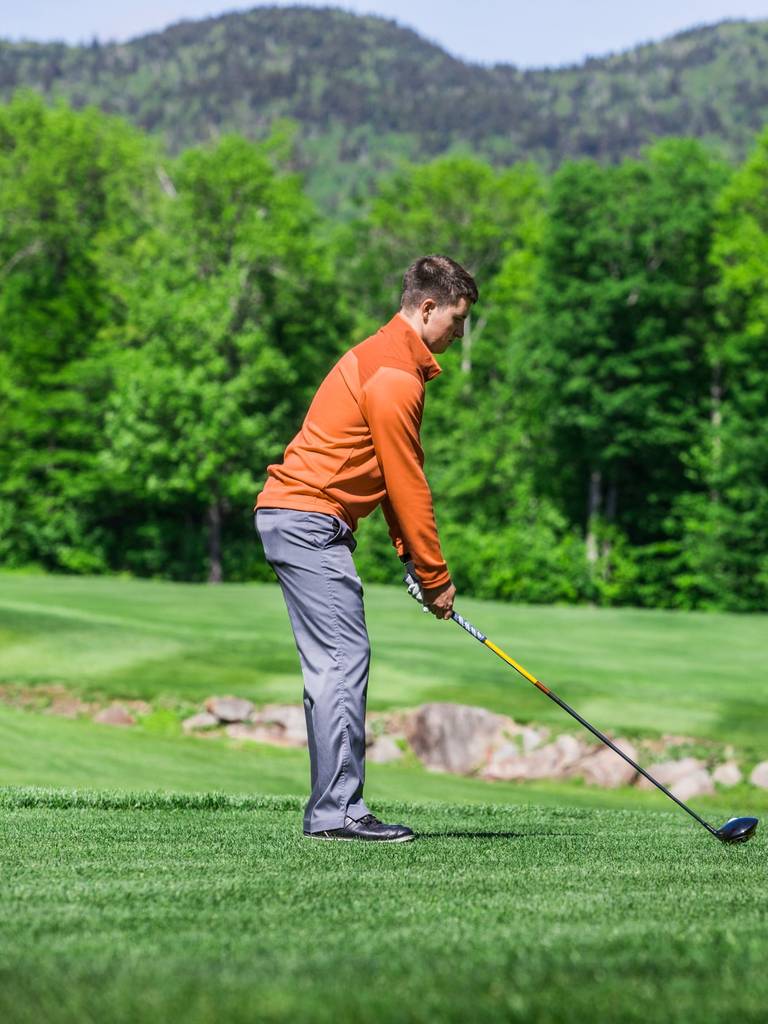 golfer putting
