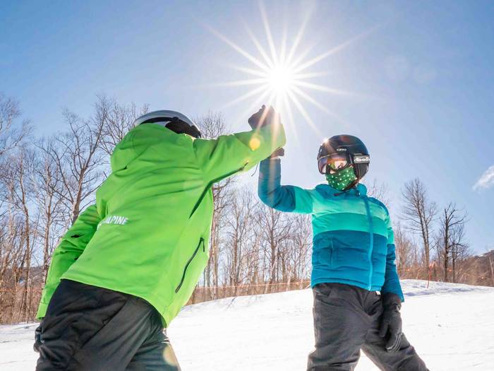 Horizons Skier giving High-Five